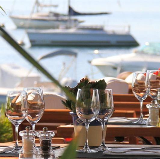 Hotel Restaurant Les Venetes 阿拉东 外观 照片